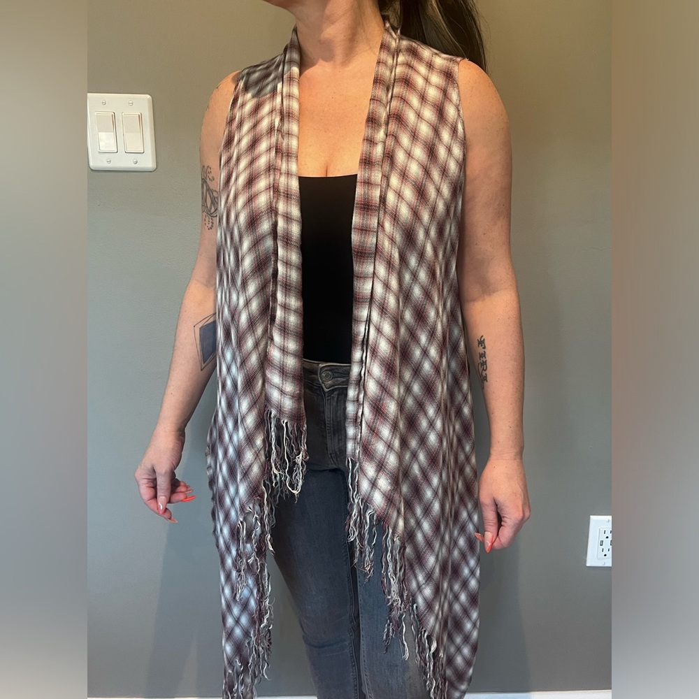 Sleeveless plaid shawl style shirt by Love